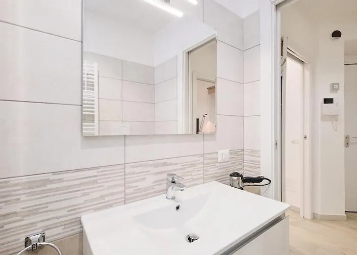 Exclusive Hideaway With Patio In The Heart Of Apartment Rom