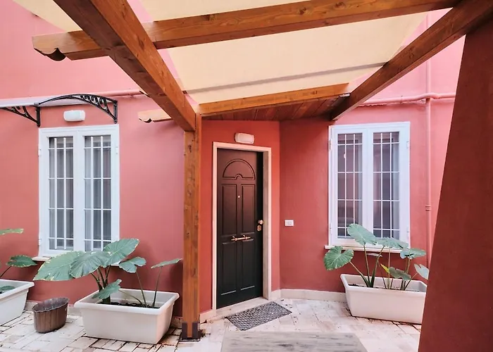 Apartment Exclusive Hideaway With Patio In The Heart Of *