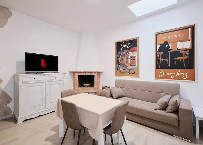 Exclusive Hideaway With Patio In The Heart Of * Rom