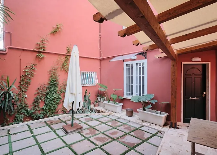 Exclusive Hideaway With Patio In The Heart Of