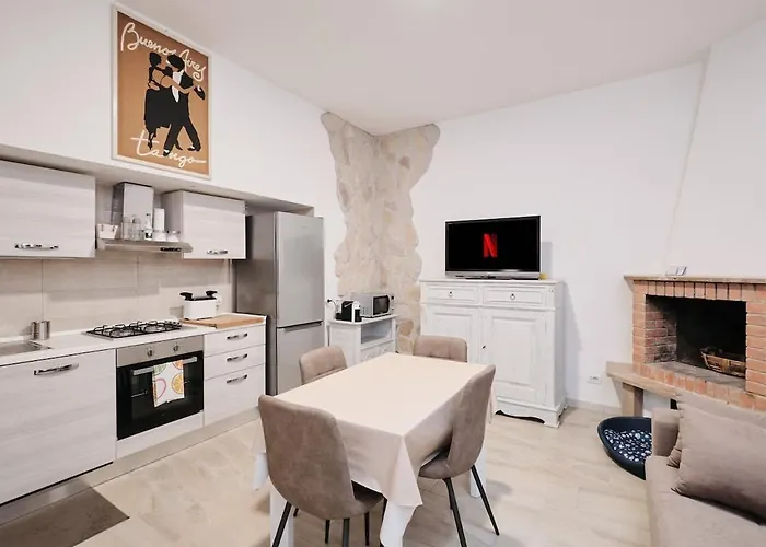 Apartment Exclusive Hideaway With Patio In The Heart Of *