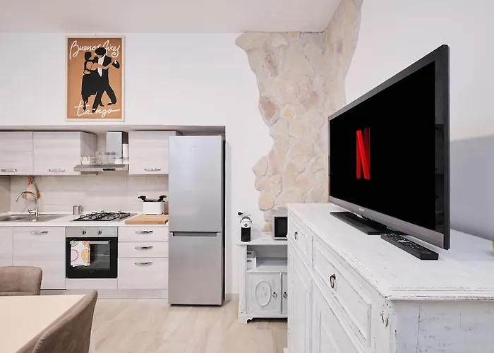 Exclusive Hideaway With Patio In The Heart Of