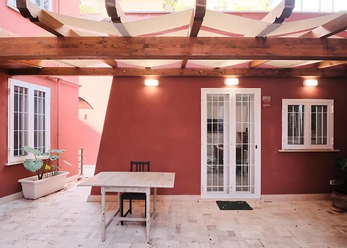 Exclusive Hideaway With Patio In The Heart Of * Rom