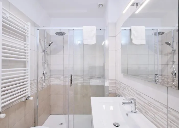 Exclusive Hideaway With Patio In The Heart Of Apartment Rom